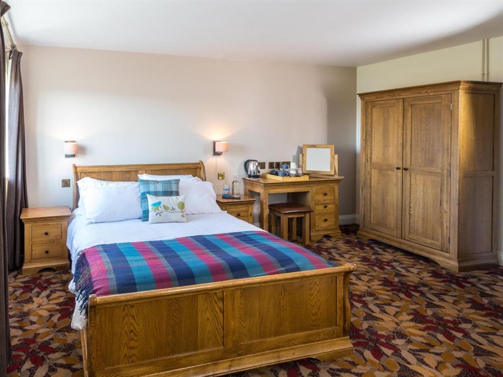 Three Horseshoes Inn Powerstock Habitación foto